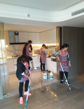 提供家庭保洁与深度清洁服务